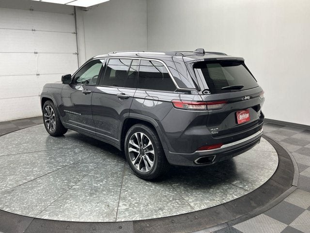 2023 Jeep Grand Cherokee — side profile view