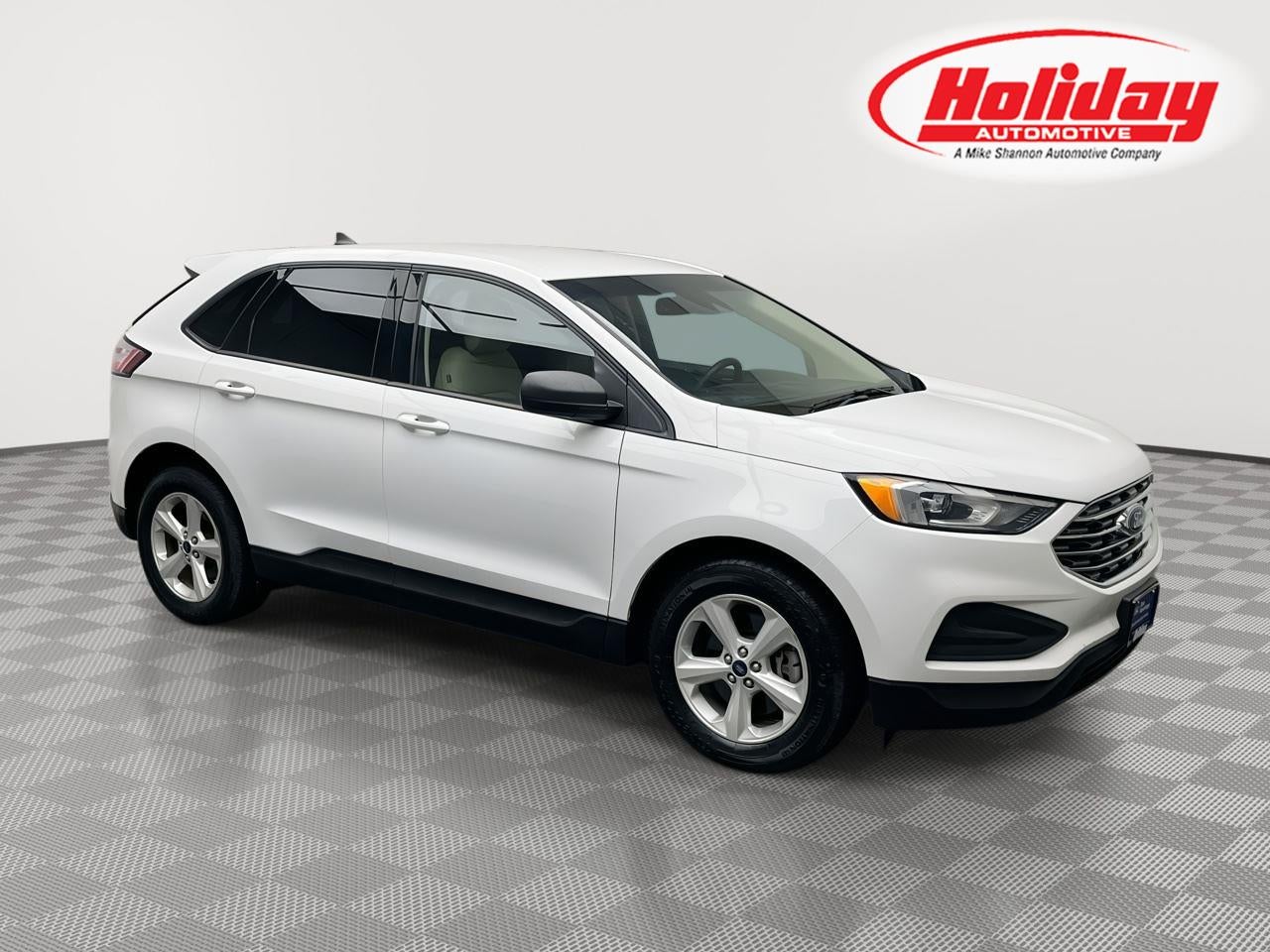 2019 Ford Edge SE in Oxford White — front three-quarter view
