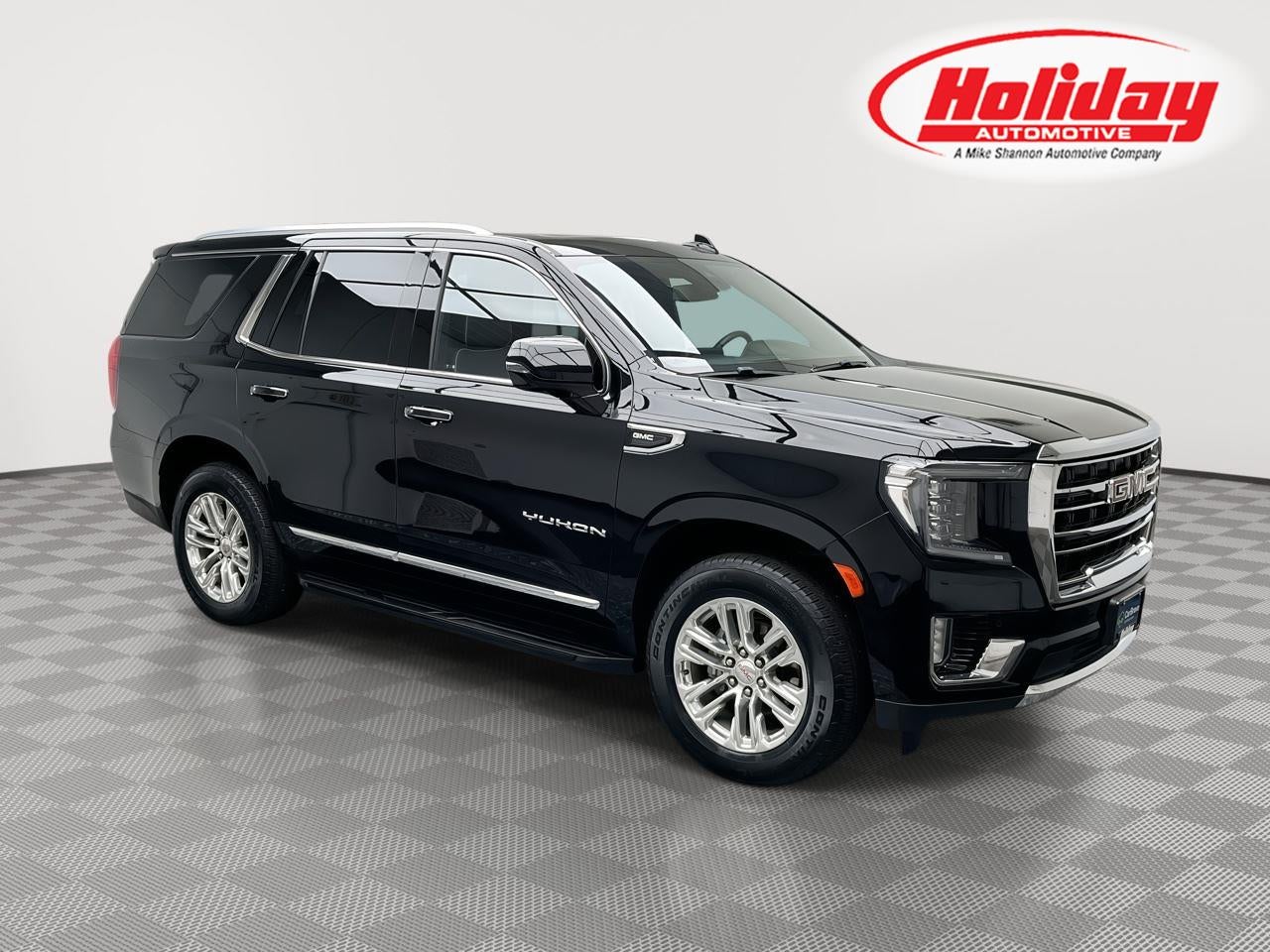 2022 GMC Yukon SLT in Onyx Black — front three-quarter view