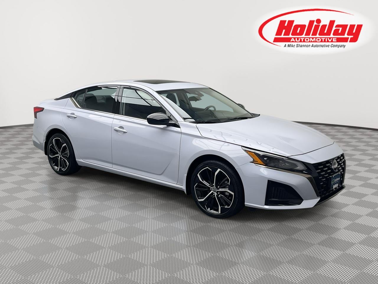 2024 Nissan Altima 2.5 SR in Gray Sky Pearl — front three-quarter view