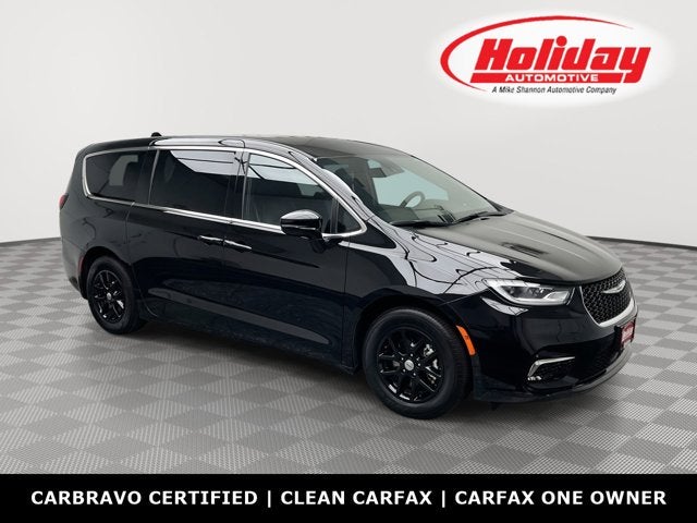 2025 Chrysler Pacifica Select in Diamond Black Crystal Pearlcoat — front three-quarter view