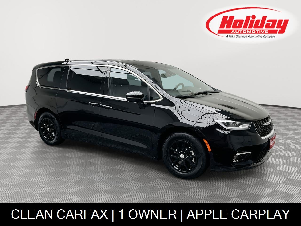 2025 Chrysler Pacifica Select in Diamond Black Crystal Pearlcoat — front three-quarter view