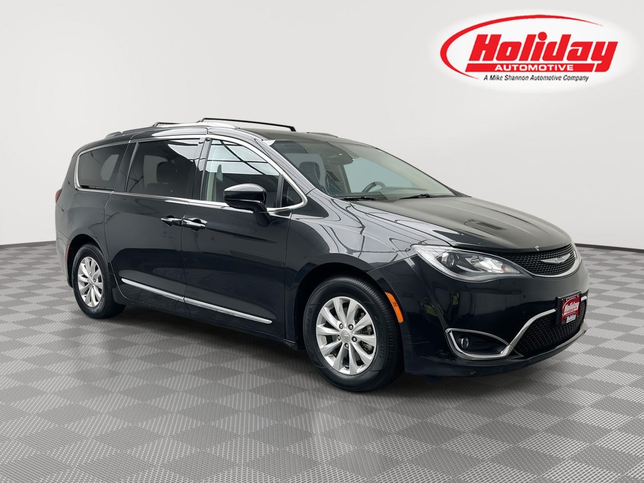 2018 Chrysler Pacifica Touring L in Brilliant Black Crystal Pearlcoat — front three-quarter view
